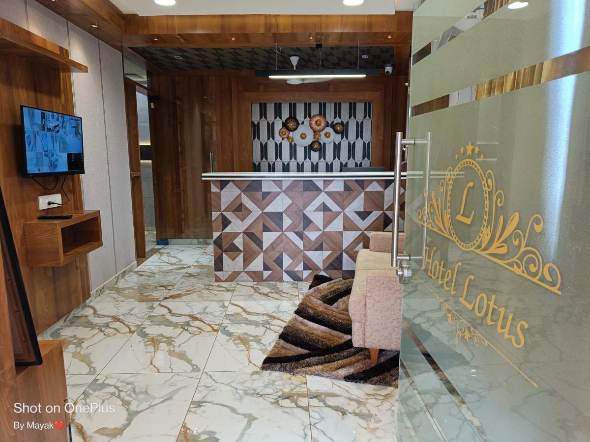 Hotel Lotus Ānand Екстериор снимка